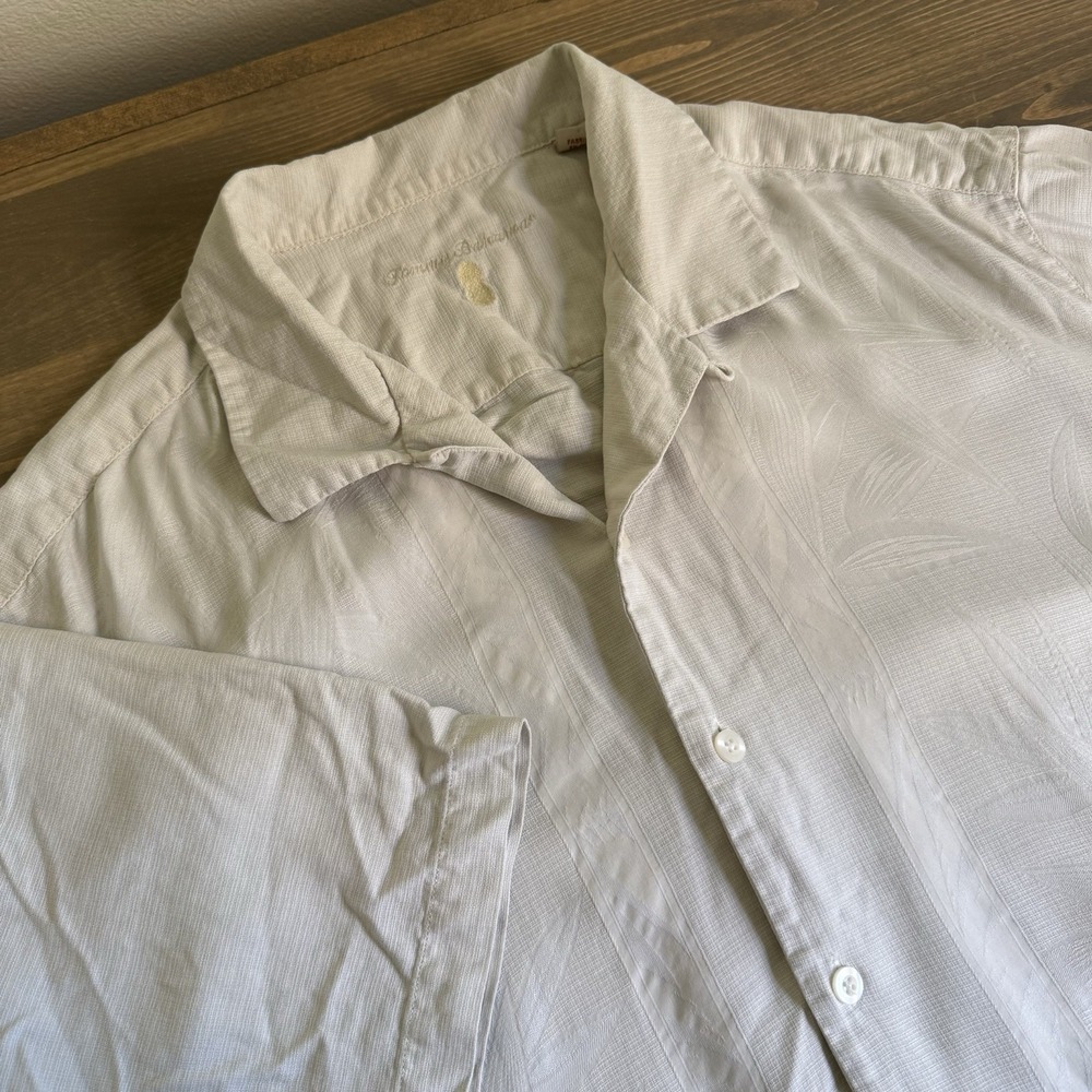 Tommy Bahama Men's XL Cream White Hawaiian 100%‎ Silk Short Sleeve Button Up Top